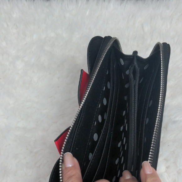 Loungefly Minnie Mouse Clutch Wallet - Picture 8 of 14